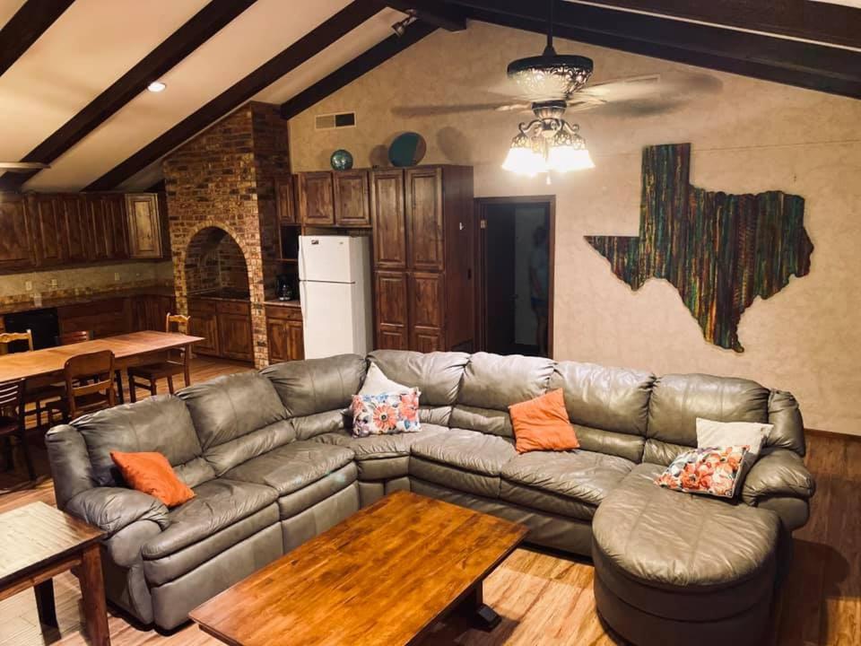Riverstone Cabins Hotel Leakey ภายนอก รูปภาพ