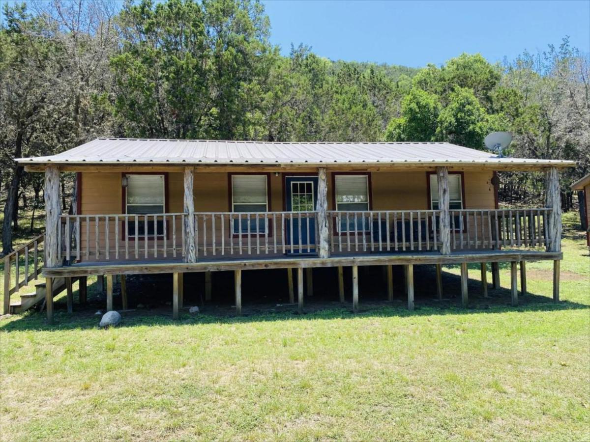 Riverstone Cabins Hotel Leakey ภายนอก รูปภาพ