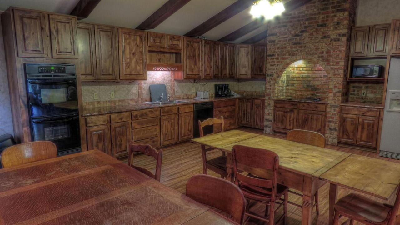 Riverstone Cabins Hotel Leakey ภายนอก รูปภาพ