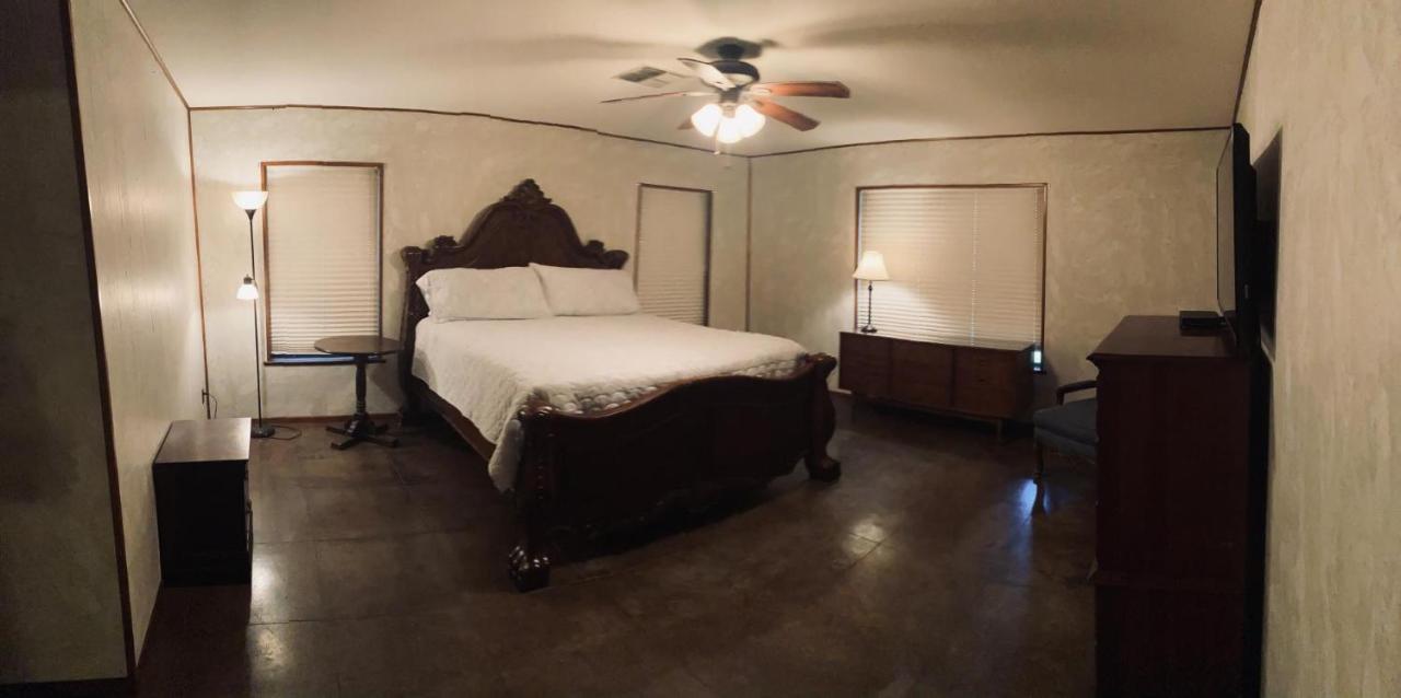 Riverstone Cabins Hotel Leakey ภายนอก รูปภาพ